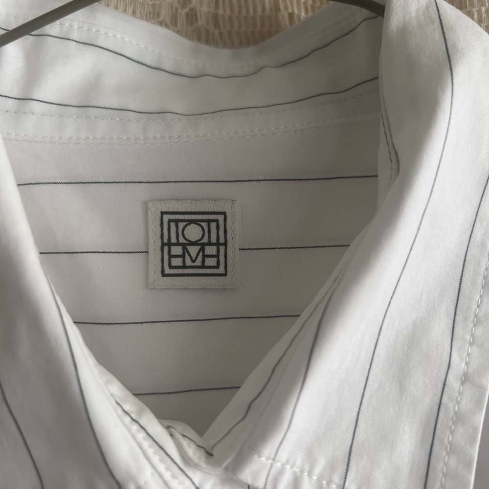 TOTEME Signature Cotton Pinstripe Button-Down Shirt - Picture 5 of 13
